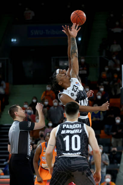 裁判必须为 裁判必须为